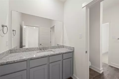 Bath - 564 Gus Loop, Georgetown, TX 78626 photo 5 of 6