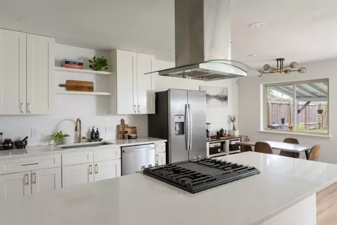 Kitchen - 304 Skyloop Dr, Austin, TX 78745 photo 2 of 7