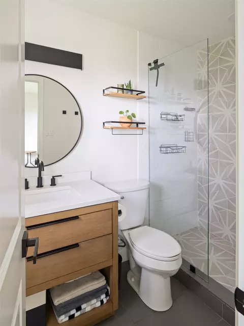 Bath - 304 Skyloop Dr, Austin, TX 78745 photo 1 of 3
