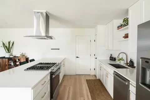 Kitchen - 304 Skyloop Dr, Austin, TX 78745 photo 4 of 7
