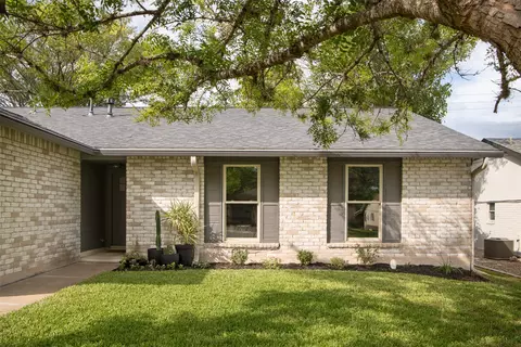 Exterior - 304 Skyloop Dr, Austin, TX 78745 photo 3 of 6