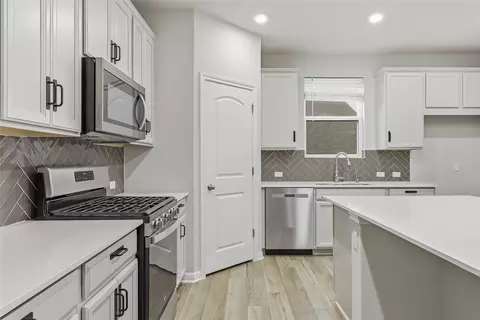 Kitchen - 2520 Roosevelt Rd, Leander, TX 78641 photo 4 of 6