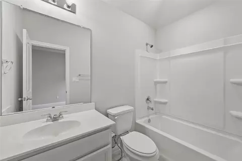 Bath - 2520 Roosevelt Rd, Leander, TX 78641 photo 9 of 10