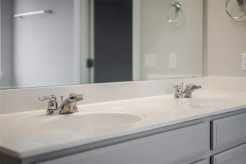Bath - 2520 Roosevelt Rd, Leander, TX 78641 photo 6 of 10