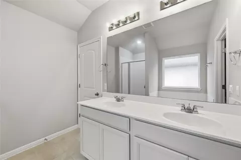 Bath - 2520 Roosevelt Rd, Leander, TX 78641 photo 1 of 10