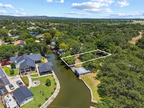 410 Cr 136b, Kingsland, TX 78639