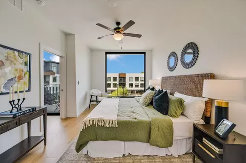 2209 S 1st St #330, Austin, TX 78704