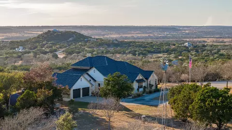 169 Royal Oaks Hl, Fredericksburg, TX 78624