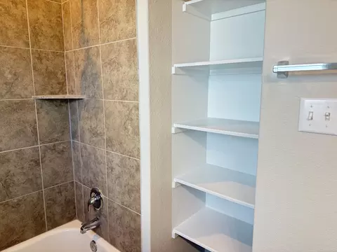 Bath - 123 Saranac Dr, Elgin, TX 78621 photo 2 of 3
