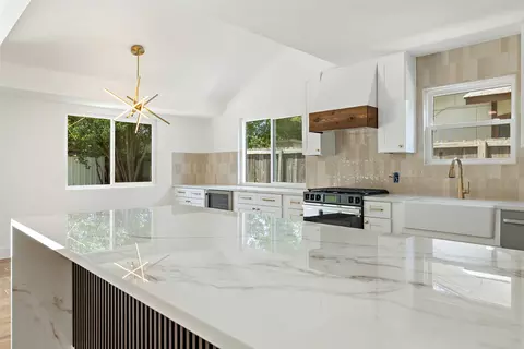 1111 Spearson Ln, Austin, TX 78745