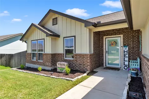 1106 Limestone Dr, Lampasas, TX 76550