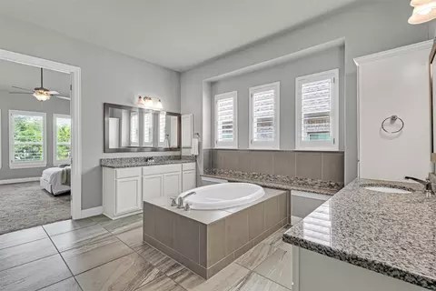 Bath - 841 Richardson Ln, Leander, TX 78641 photo 3 of 5