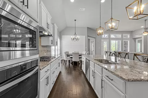 Kitchen - 841 Richardson Ln, Leander, TX 78641 photo 6 of 7