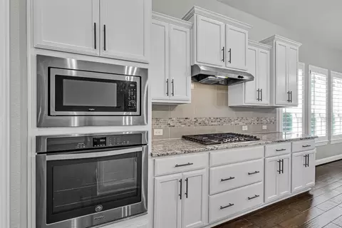 Kitchen - 841 Richardson Ln, Leander, TX 78641 photo 5 of 7