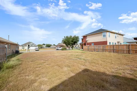 406 Gettysburg Loop, Elgin, TX 78621 photo 3