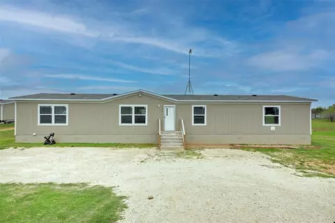 690 Casen St, Dale, TX 78616
