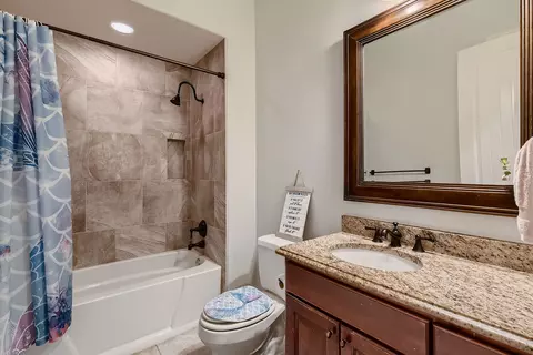 Bath - 124 Gabriel Vis E, Georgetown, TX 78633 photo 3 of 4
