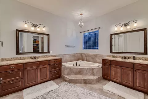 Bath - 124 Gabriel Vis E, Georgetown, TX 78633 photo 1 of 4