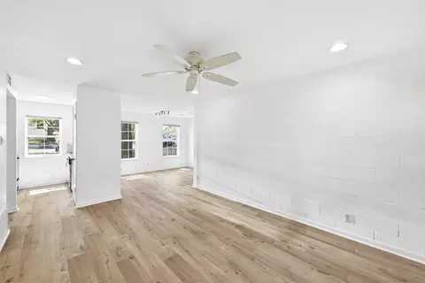 300 Crockett St #116, Austin, TX 78704