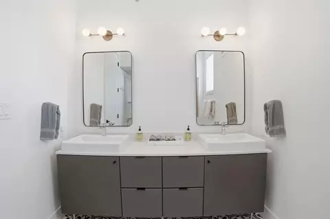 Bath - 2709 5th St E #1306, Austin, TX 78702 photo 5 of 5