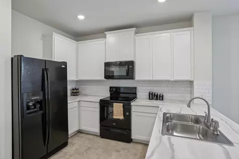 Kitchen - 232 Evening Dusk Dr, Kyle, TX 78640 photo 2 of 2