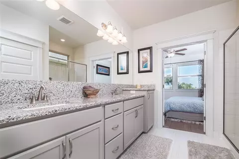 Bath - 1724 Rowdy Loop, Leander, TX 78641 photo 4 of 7