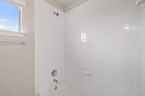 Bath - 102 Ashford Way, Georgetown, TX 78626 photo 2 of 3