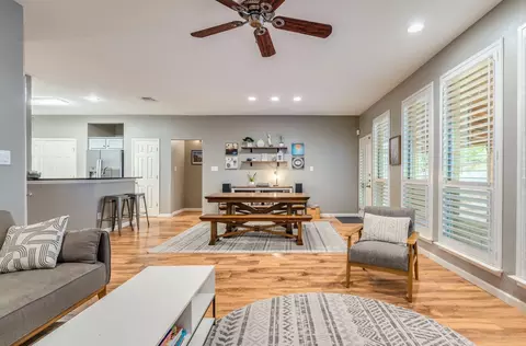 809 Hilltop Dr, Leander, TX 78641