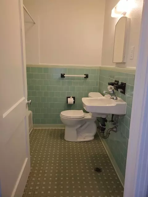 Bath - 615 Pecan St, Junction, TX 76849 photo 1 of 2