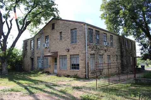 Exterior - 615 Pecan St, Junction, TX 76849 photo 1 of 3