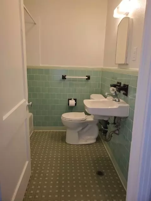 Bath - 615 Pecan St, Junction, TX 76849 photo 1 of 2