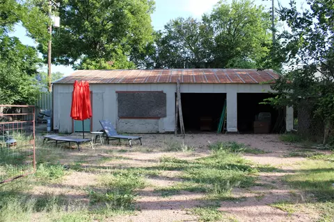 Exterior - 615 Pecan St, Junction, TX 76849 photo 2 of 3