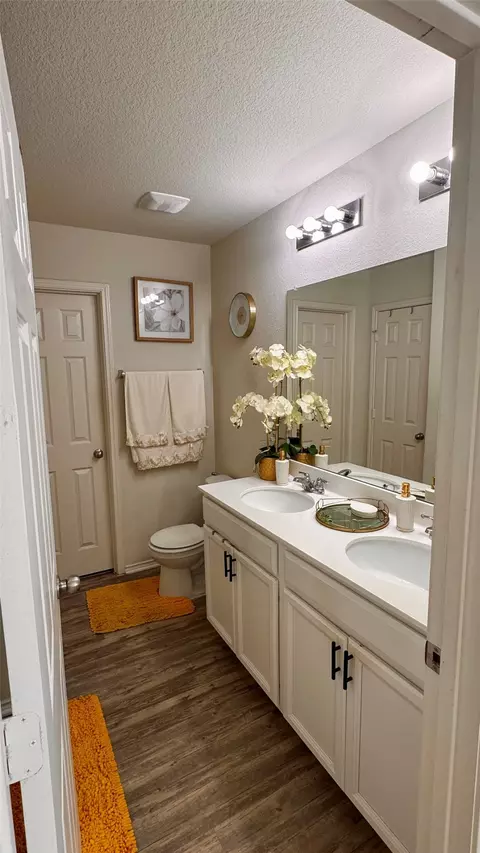 Bath - 426 Eves Necklace Dr, Buda, TX 78610 photo 2 of 4