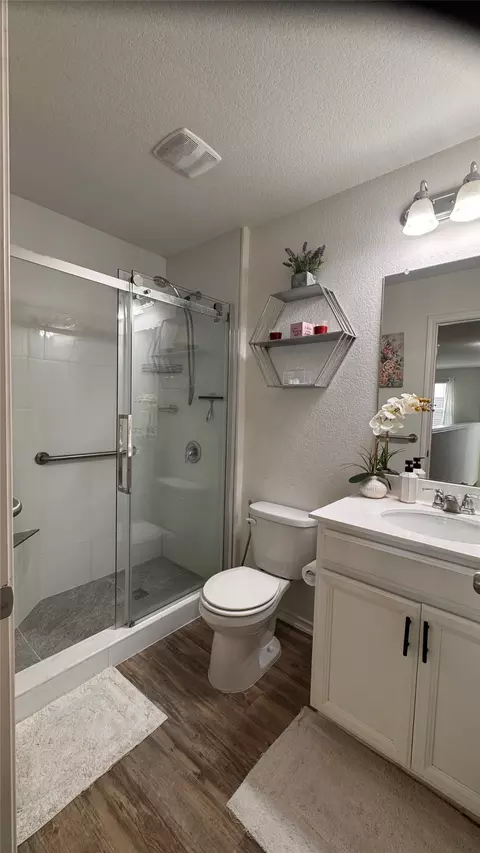 Bath - 426 Eves Necklace Dr, Buda, TX 78610 photo 4 of 4