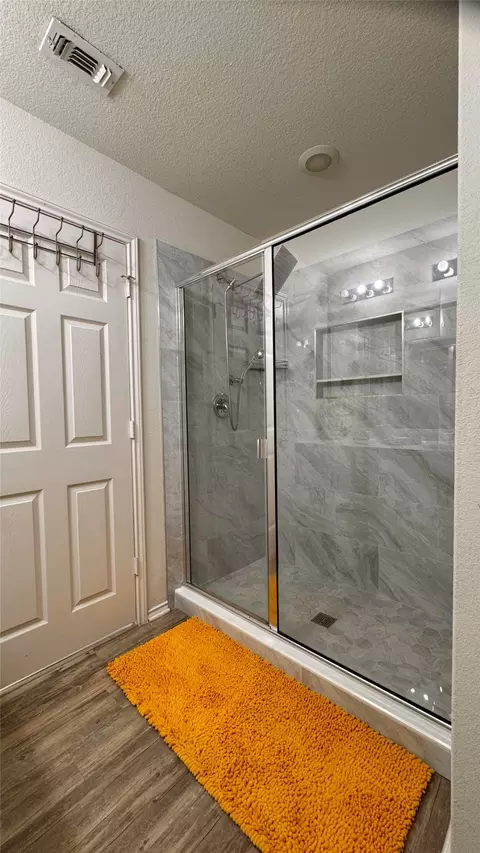 Bath - 426 Eves Necklace Dr, Buda, TX 78610 photo 3 of 4