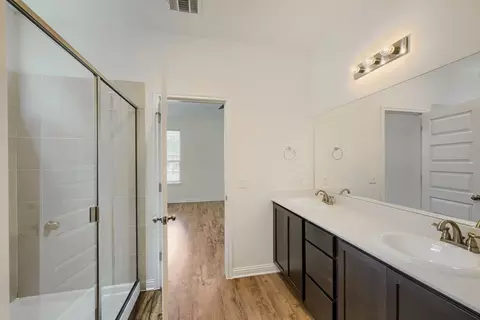 Bath - 6000 Gerard Dr, Austin, TX 78744 photo 1 of 2