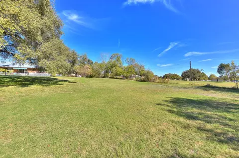 210 E Morrow St, Georgetown, TX 78626 photo 8
