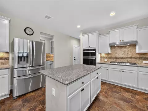 Kitchen - 435 Davis Mountain Cir, Georgetown, TX 78633 photo 2 of 4