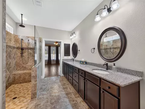 Bath - 435 Davis Mountain Cir, Georgetown, TX 78633 photo 2 of 4