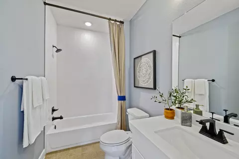 Bath - 7804 Skytree Dr, Austin, TX 78744 photo 2 of 3
