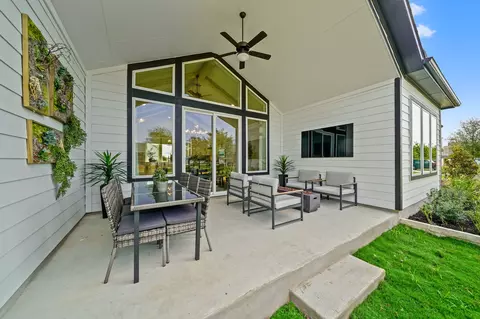 Exterior - 7804 Skytree Dr, Austin, TX 78744 photo 4 of 7