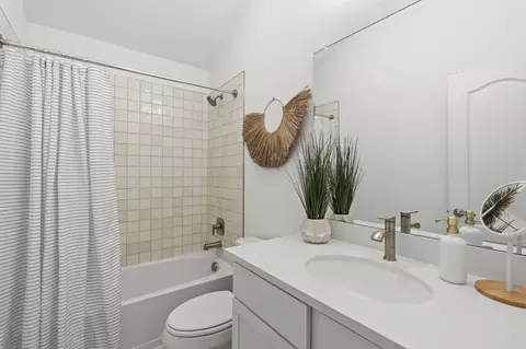 Bath - 463 Oleander Loop, Buda, TX 78610 photo 2 of 2
