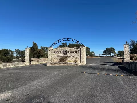 110 Alf Hunter, Blanco, TX 78606