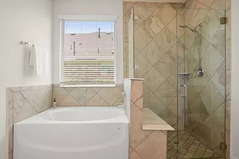 Bath - 1829 Tabarca Dr, Leander, TX 78641 photo 2 of 5