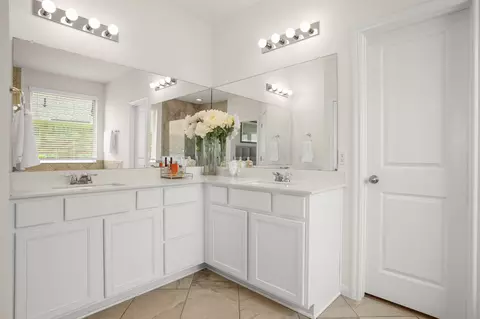 Bath - 1829 Tabarca Dr, Leander, TX 78641 photo 1 of 5