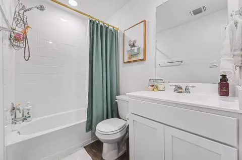 Bath - 209 Ehrlich St, Kyle, TX 78640 photo 2 of 2
