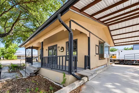 Exterior - 308 S Dalton St, Bartlett, TX 76511 photo 4 of 5