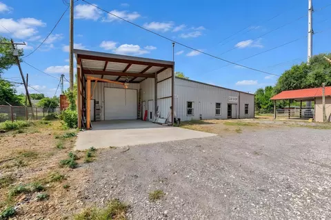 Exterior - 308 S Dalton St, Bartlett, TX 76511 photo 3 of 5