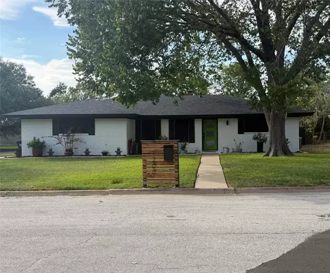 1200 Garden Ln, Bryan, TX 77802