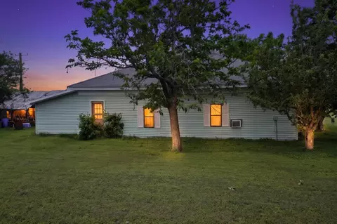 Exterior - 711 E Clark St, Bartlett, TX 76511 photo 1 of 4